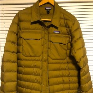 Patagonia men’s Silent Down Shirt Jacket - Size L